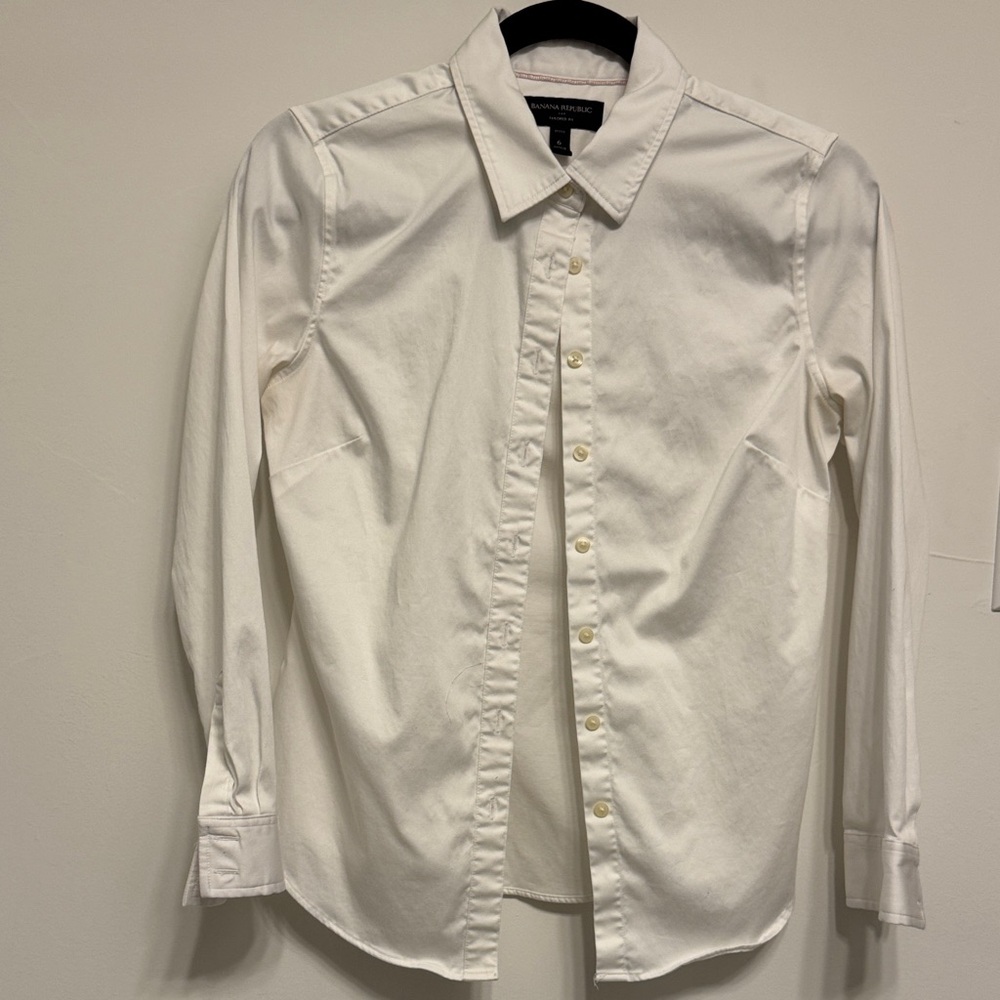 Banana Republic White Long-Sleeve Button-Up Blouse